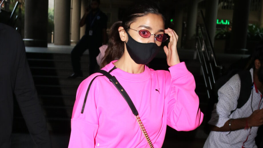 Alia Bhatt Vs Sonam Kapoor: Who Slew The Pink Sweatsuit Swag? - 1