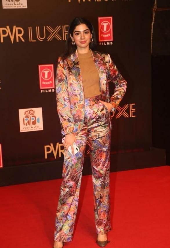 Ananya Panday Vs Khushi Kapoor: Who Is A Stylish Boss Lady In A Multi Colored Pantsuit? - 1