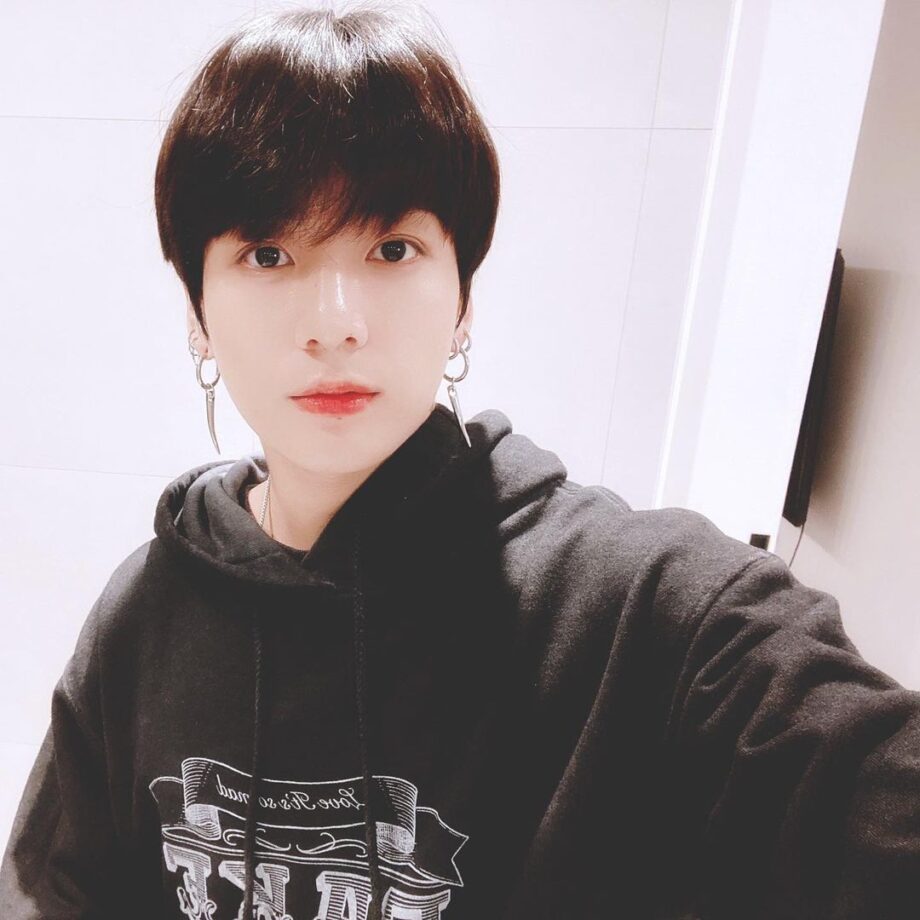 Are You A Hoodie Lover? Yay! Well See Pictures Of BTS Jungkook To Slay In Your Cossy-Cozy Hoodies - 2