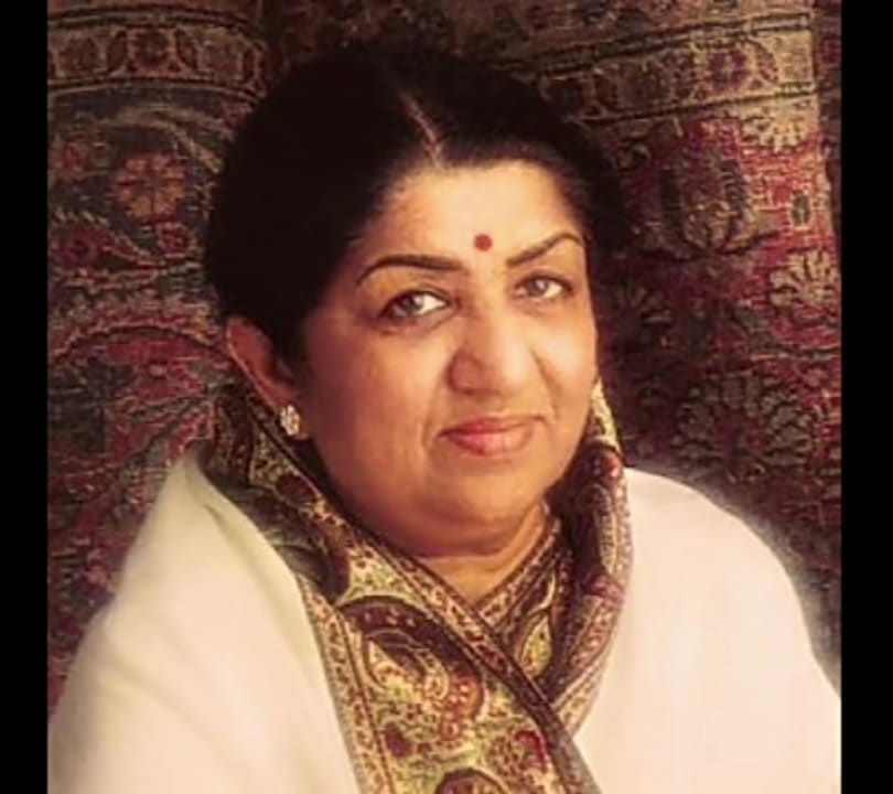 Asha Bhosle & Lata Mangeshkar’s Approved Ways To Slay Any Occasion With A Bindi - 1