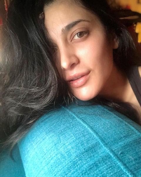 Priceless Beauty: Shruti Haasan’s No Makeup Look Is A Proof That She Is An Authentic Beauty: Take A Look Here - 3