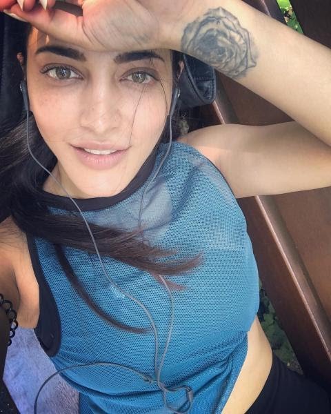 Priceless Beauty: Shruti Haasan’s No Makeup Look Is A Proof That She Is An Authentic Beauty: Take A Look Here - 2