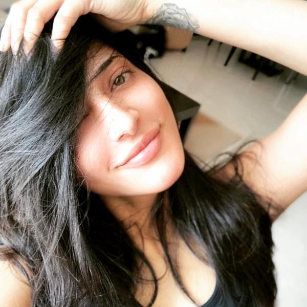 Priceless Beauty: Shruti Haasan’s No Makeup Look Is A Proof That She Is An Authentic Beauty: Take A Look Here - 4