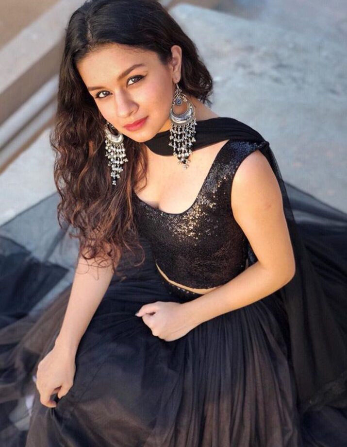 Avneet Kaur Vs Jannat Zubair: Who Burns The Vogue Game In A Black Ethnic Outfit? - 1