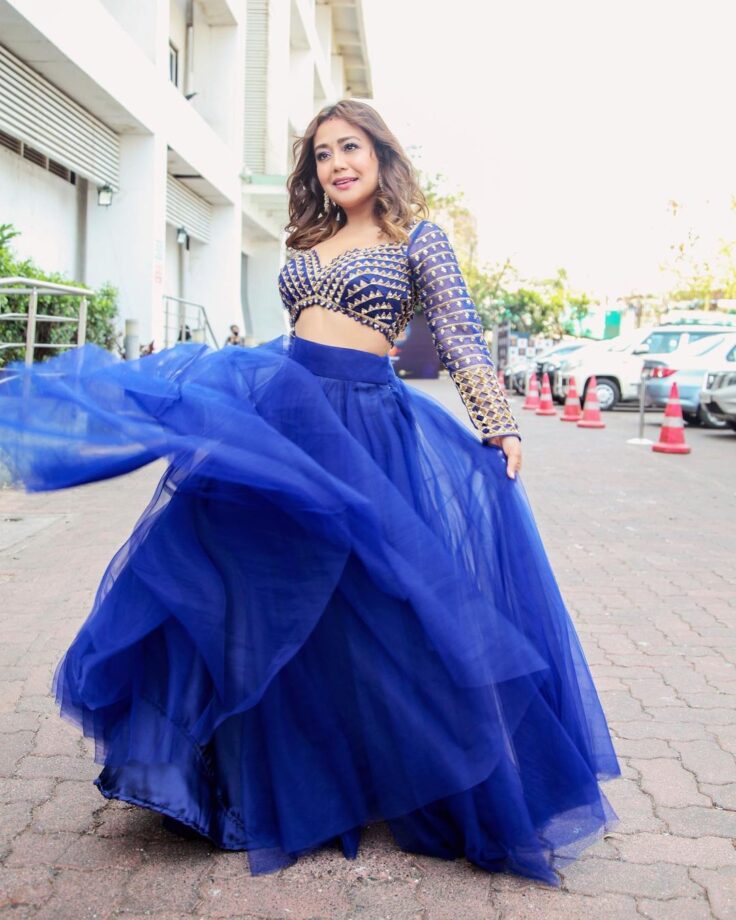 Beachy Waves Vs Straight: Which Hairstyle Of Neha Kakkar Has Your Heart? - 6