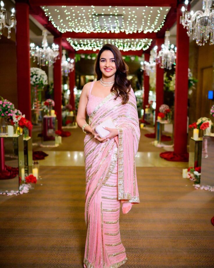 Jasmin Bhasin is here to teach us how to go desi in style, Check out her traditional looks - 3