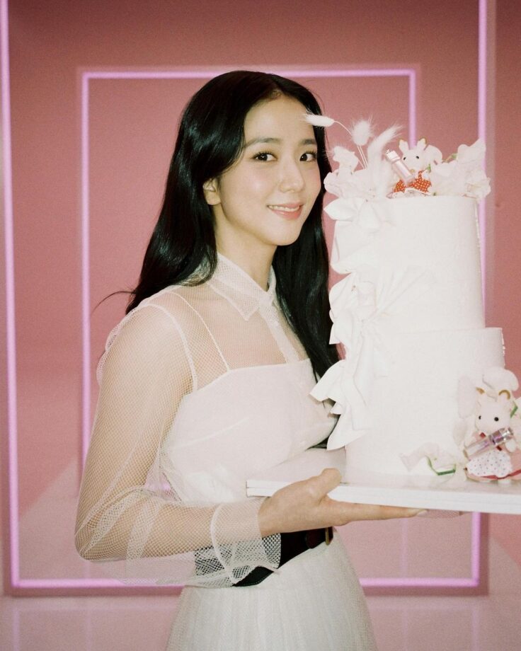 Blackpink Jisoo Cannot Get Enough Of White, Her Recent Pictures In White Proves It Right - 2