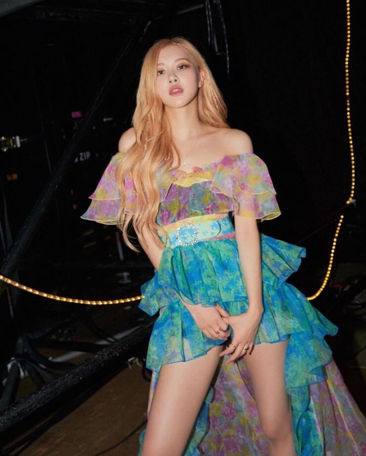 Bookmark Blackpink Rose’s Printed Dresses For A Showstopping Ingress - 2