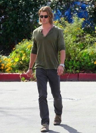 Let Your Outfitters Talk For You! Star Chris Hemsworth’s Sweat Pants & Tees You Should Bookmark For Your Vacation - 2