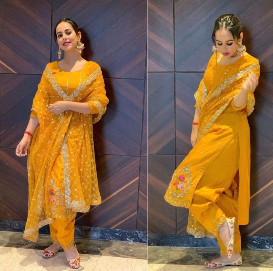 Come Fall In Love: Sunanda Sharma & Punjabi Dresses Are A Match Made In Heaven - 0