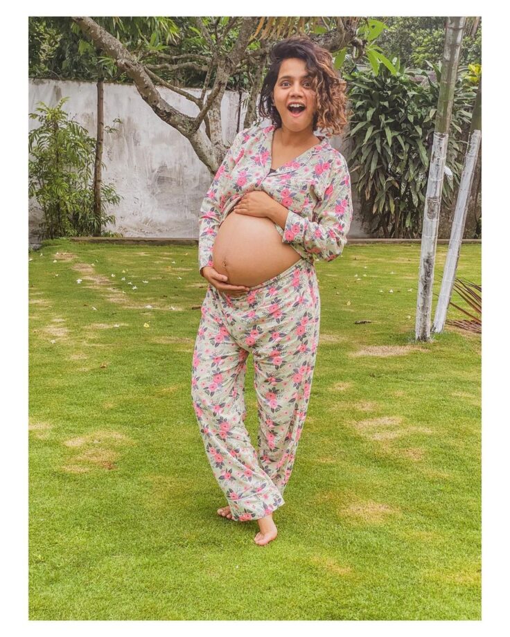 Cutest pregnancy looks of Marathi actress Urmila Nimbalkar - 2