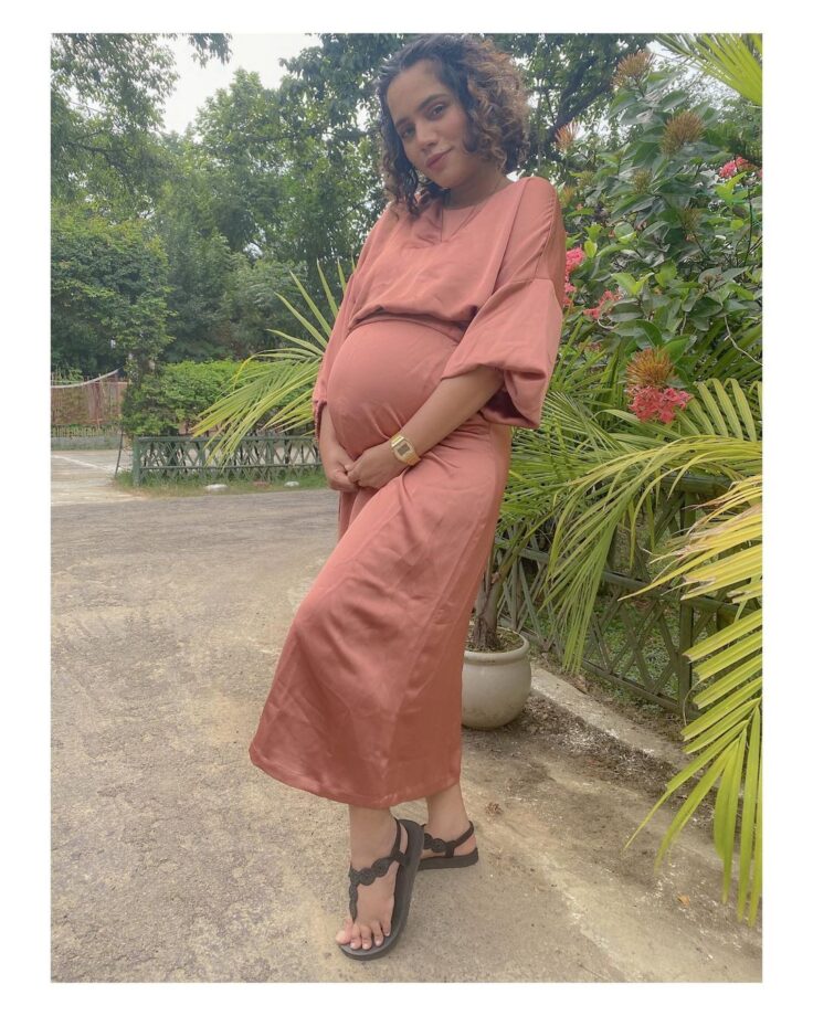 Cutest pregnancy looks of Marathi actress Urmila Nimbalkar - 3