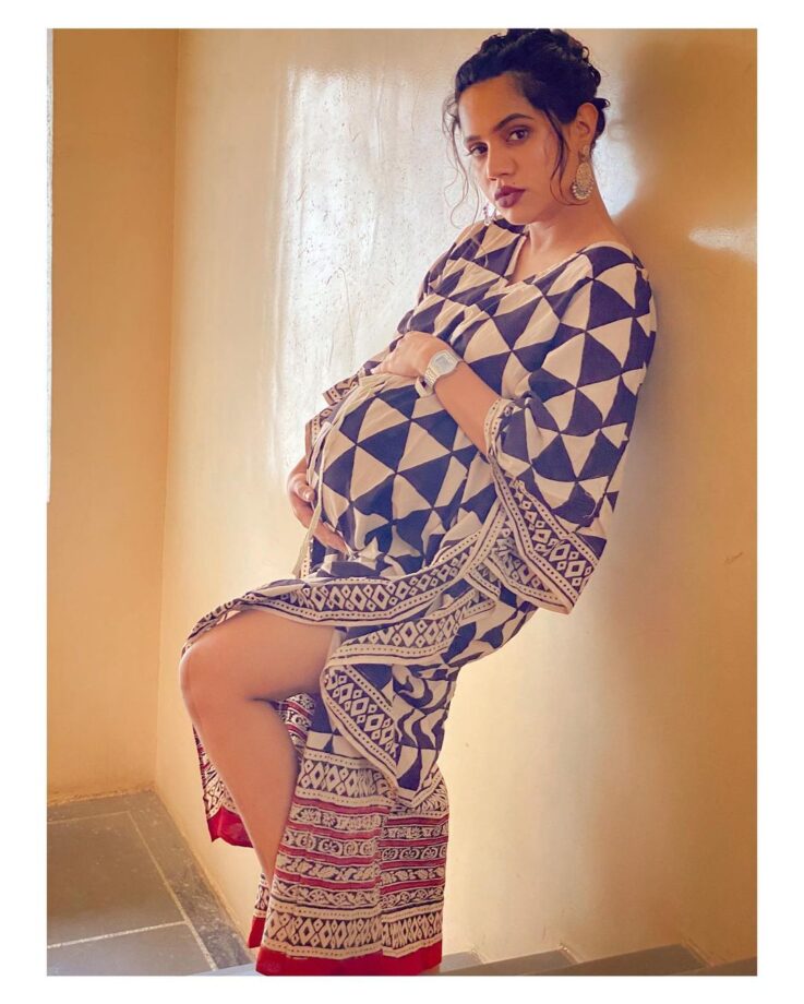 Cutest pregnancy looks of Marathi actress Urmila Nimbalkar - 4