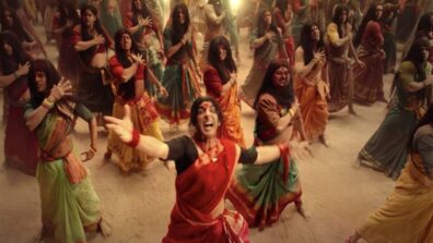 Do You Know Akshay Kumar Danced With 100 Transgenders On This Song?