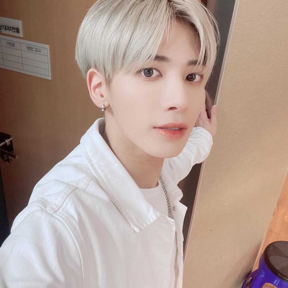 Don’t Know How To Pair That Boring Looking Whites: Pair It Just Like Txt Boys In The Most Glamorous Way - 2