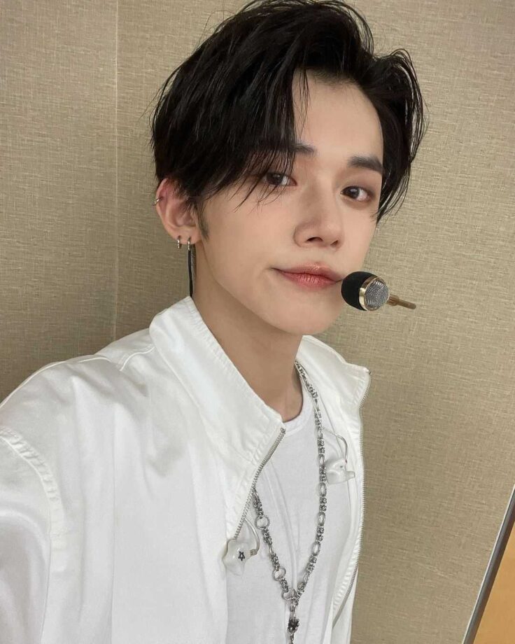 Don’t Know How To Pair That Boring Looking Whites: Pair It Just Like Txt Boys In The Most Glamorous Way - 4