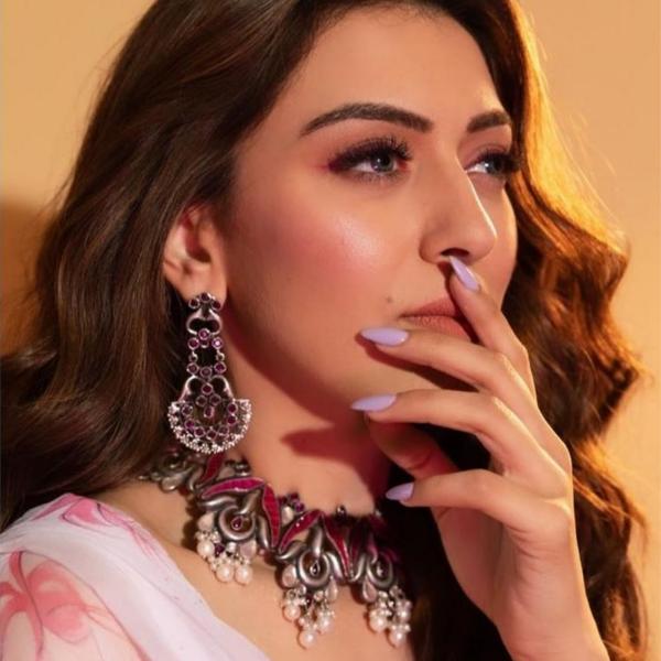 From Rashmika Mandanna To Shruti Hassan: 10 South Beauty Queens Who Slayed The Chunky Jewellery - 6