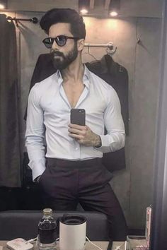 From Shahid Kapoor To Tiger Shroff: 4 B-Town Celebs Who Are Selfie Kings - 0