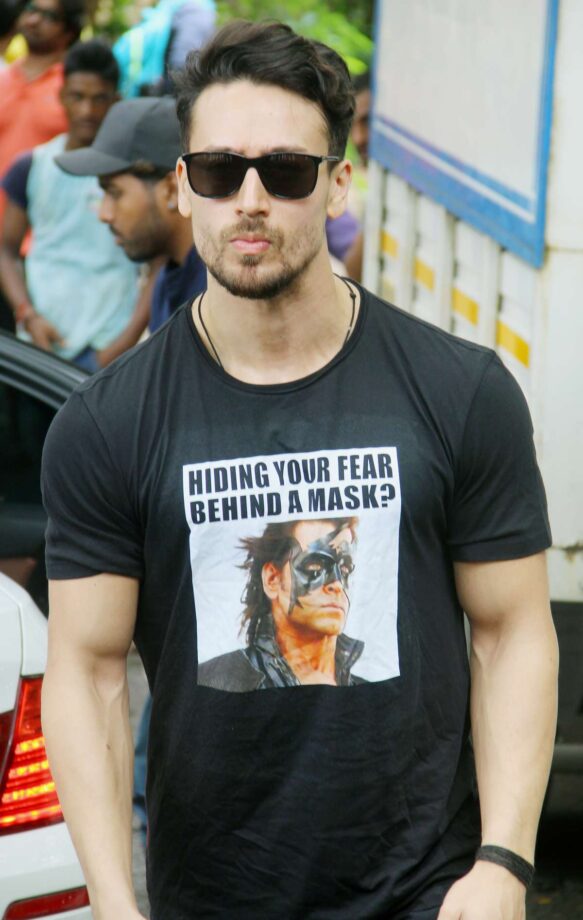 Shirt Vs T-shirt: What makes Tiger Shroff look super hot? - 1