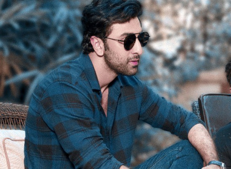 From Tiger Shroff and Ranbir Kapoor: B-Town Celebs Who Rocked The Sunglasses Trend - 3