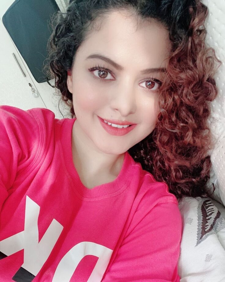 Go Pink Or Go Home: Sunidhi Chauhan Vs Palak Muchhal, Who Looks Prettiest In Any Shade Of Pink? - 2