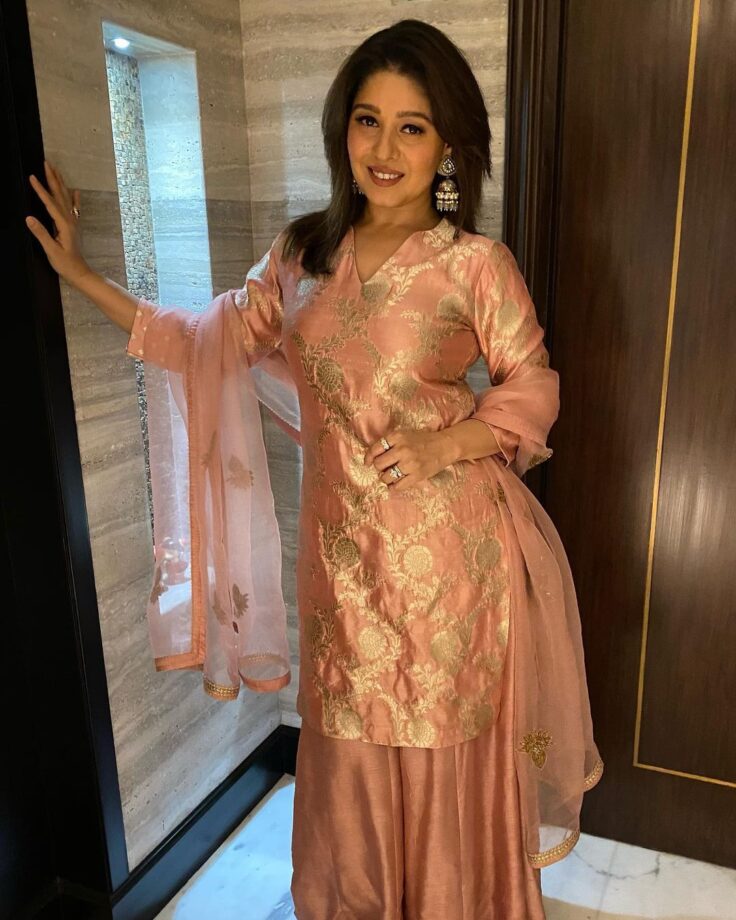 Go Pink Or Go Home: Sunidhi Chauhan Vs Palak Muchhal, Who Looks Prettiest In Any Shade Of Pink? - 7