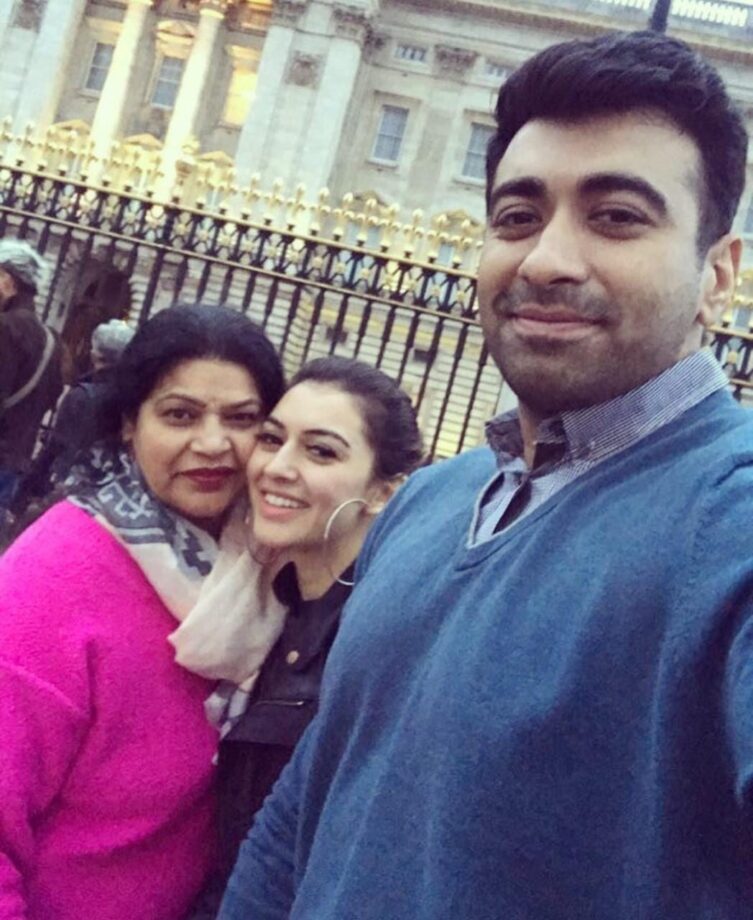 Hansika Motwani & Her Elder Brother: Siblings Who Holiday Together, Stay Together, Check Out Their Cute Pics Here - 1