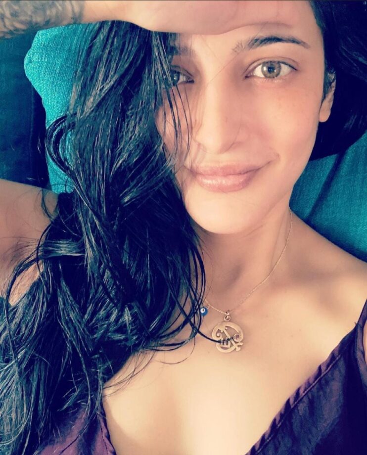 Happy Girls Are Indeed The Prettiest Of All! Check Happy-Shappy Pics Of Shruti Haasan - 2