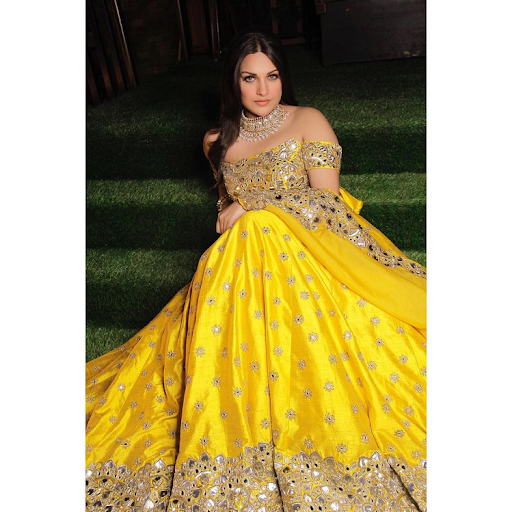 Dhrriti Saharan To Mandy Takhar: Hottest Punjabi Queens In Ethnic Outfits That Left Us Sweating - 5