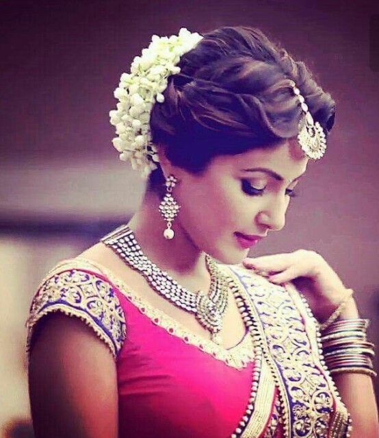 Hina Khan Vs Nia Sharma: Whose Hairstyle Is Your Pick For A Wedding? - 1