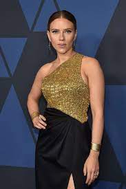 3 Times Scarlett Johansson Glittered In Gold; Which One Has Your Heart? - 2