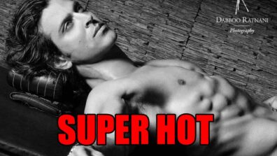 Hrithik Roshan drops a super hot shirtless photo, girls go bananas