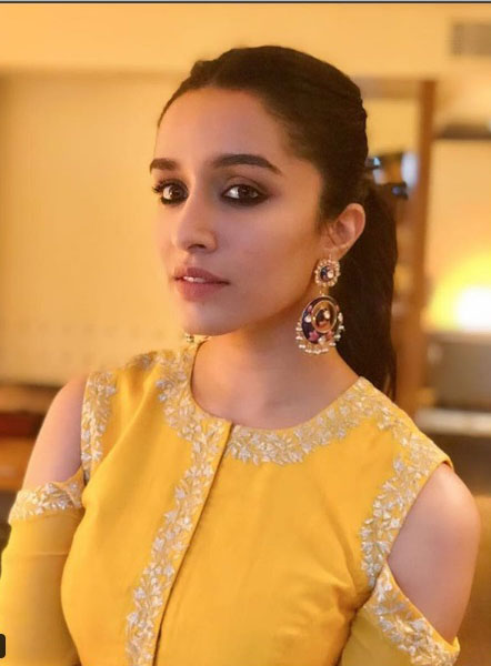 In Love With Mirror Earrings: Take Cues From Kriti Sanon & Shraddha Kapoor - 1