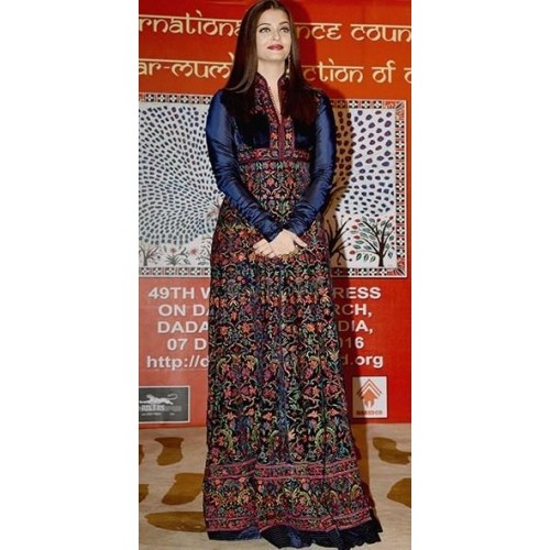 It’s The Same Pinch Situation For Kareena Kapoor & Aishwarya Rai Bachchan In This Outfit - 1