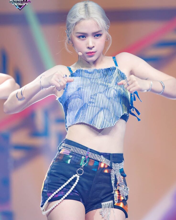 ITZY’s Ryujin’s Approved Looks To Look Hot Head To Toe - 4