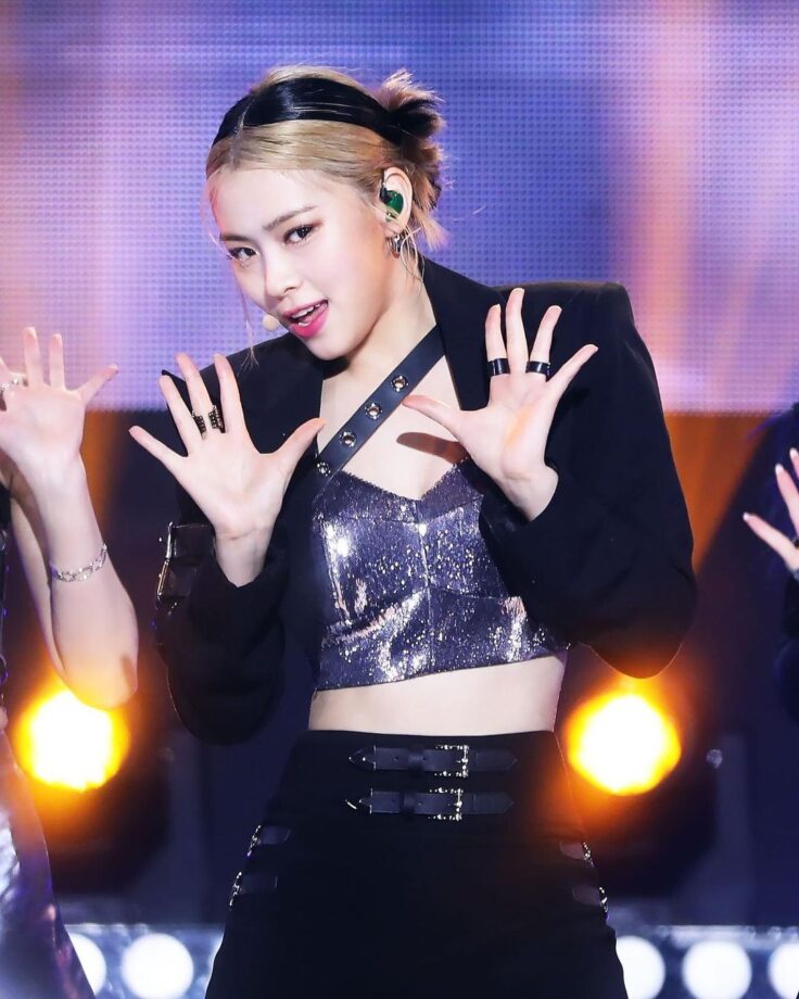 ITZY’s Ryujin’s Approved Looks To Look Hot Head To Toe - 5