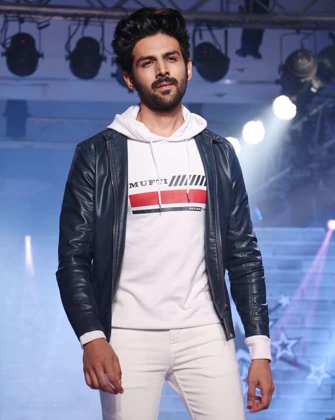 Kartik Aaryan Surely Knows How To Style His Tees With Jackets Effortlessly - 1