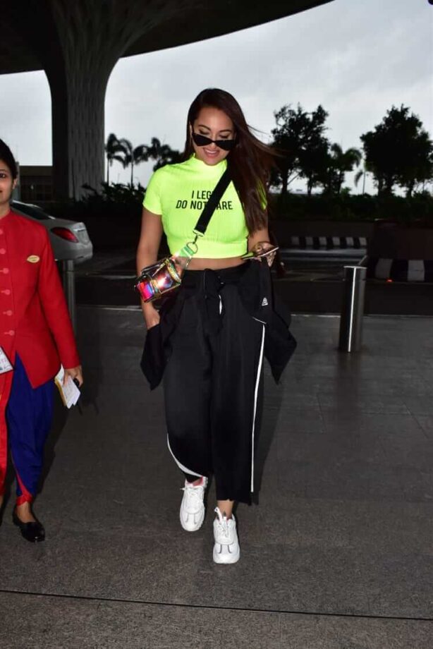 Malaika Arora Vs Sonakshi Sinha: Who Deserves A 10/10 For Their Neon Fashion Sense? - 3