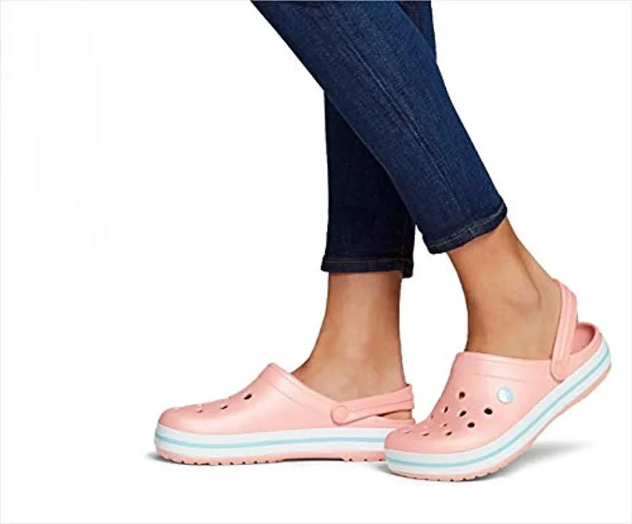 Monsoon Fashion: Make A Stylish Splash By Wearing Comfy And Waterproof Footwears 766483