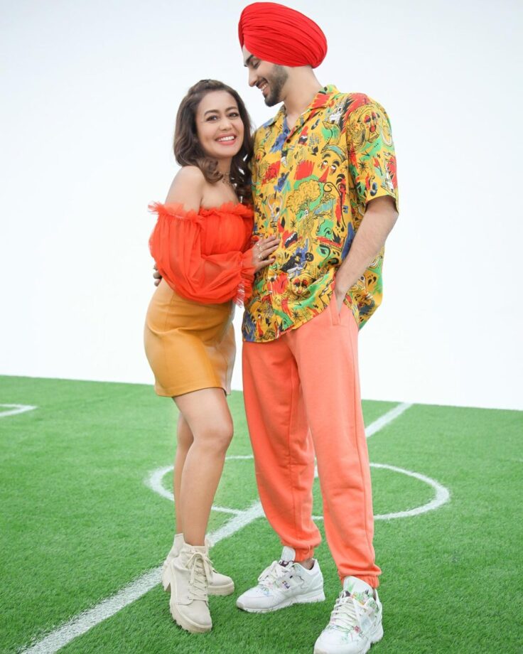 Neha Kakkar And Rohanpreet Singh’s Easy To Recreate Look For Your Next Trip - 1