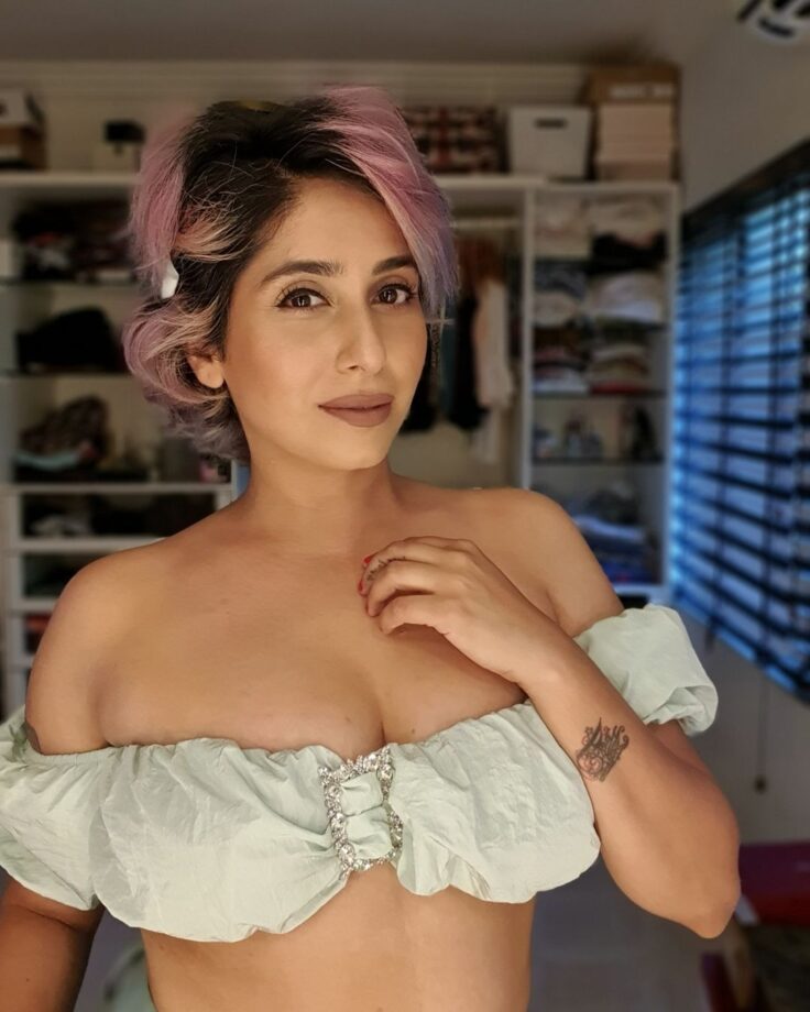 Neha Kakkar Vs Neha Bhasin: Who Looks Like The Neha Of Your Dreams In Modish Looks? - 2