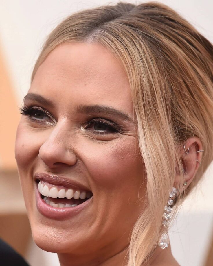 Nude Vs Dark: Which Lipstick Shade Is Made For Scarlett Johansson? - 1