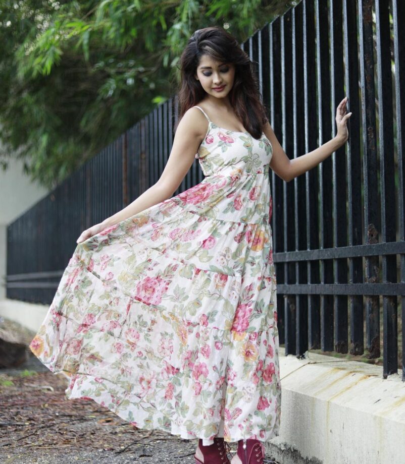 Shivangi Joshi Is Just Casually Blessing Your Eyes By Her Marvellous Yet Exquisite Pictures, Check Out Now - 12