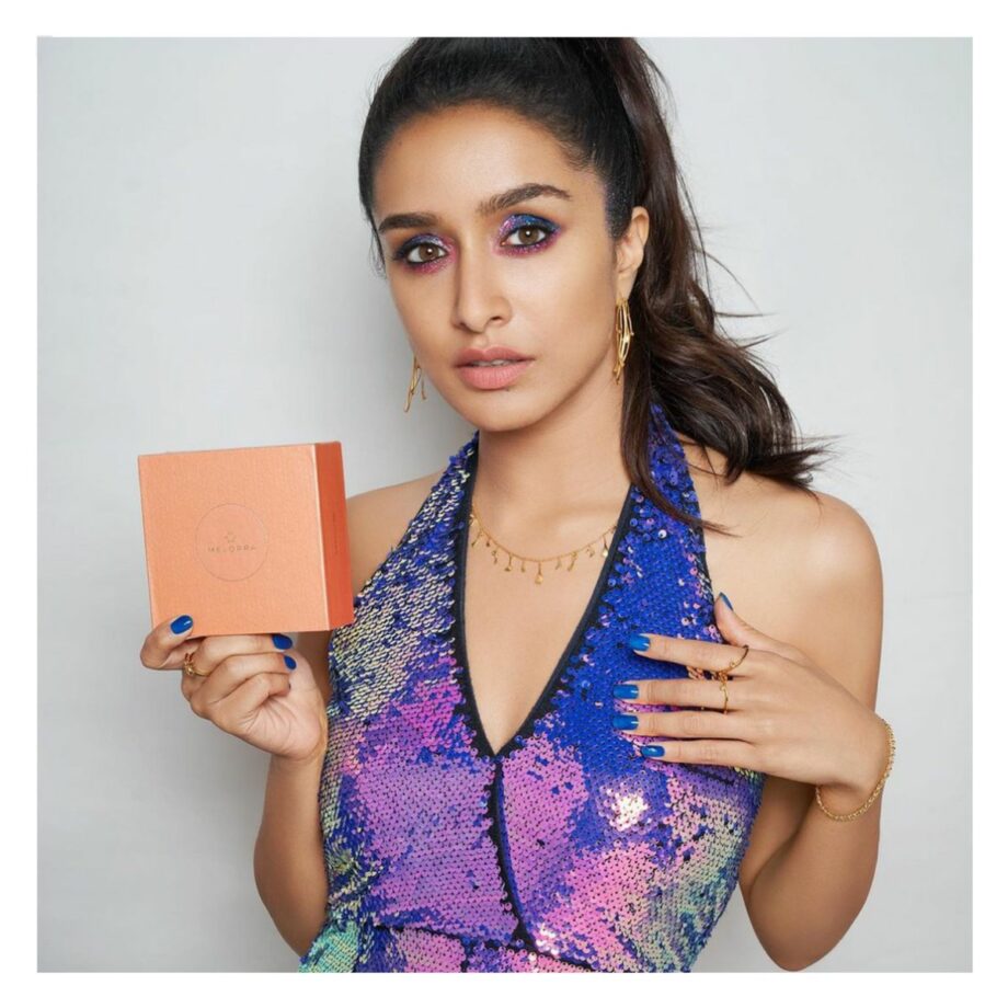 Shraddha Kapoor Vs Kiara Advani: Glitter In The Sky, Glitter In The Eyes, Who’s Shining Like A Star? - 0