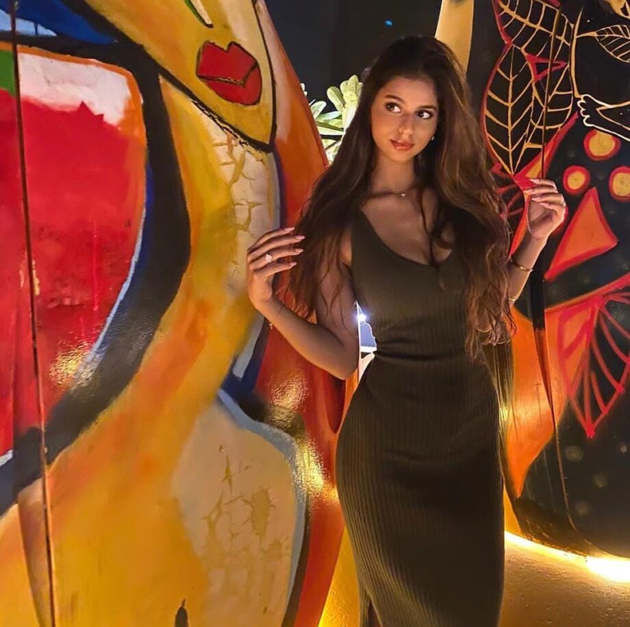 Suhana Khan’s Eye-Catching Fashion Ensembles That Made Her Stand Out - 2