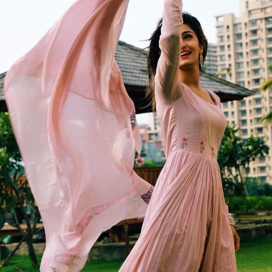 Surbhi Jyoti & Erica Fernandes’ Versatile Dupatta Look To Ace Any Occasion With Ease - 3