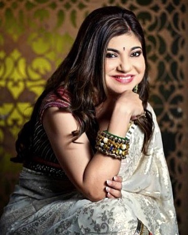 Take Hints From Alka Yagnik For Your Simple Blouse Designs - 0