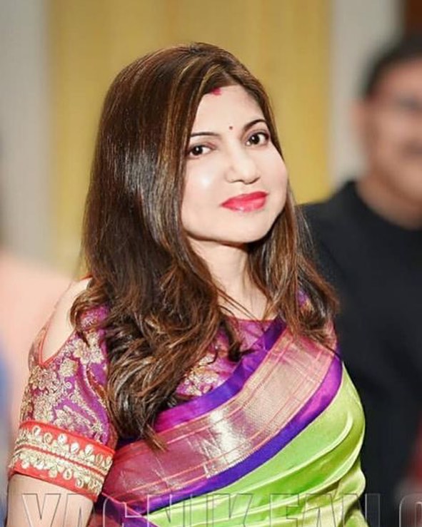 Take Hints From Alka Yagnik For Your Simple Blouse Designs - 1