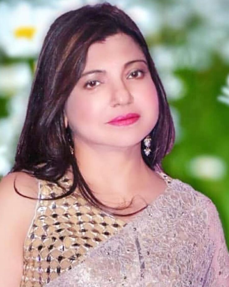 Take Hints From Alka Yagnik For Your Simple Blouse Designs - 2