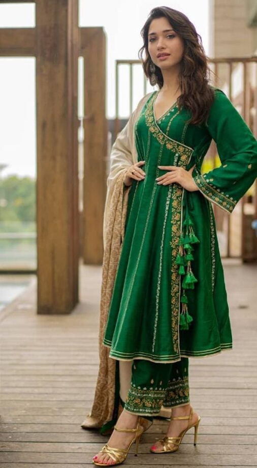 Tamannaah Bhatia Vs Samantha Akkineni: Which Diva Blings Right In Green? - 0